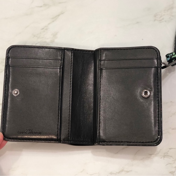 MARC JACOBS Black Mini Ditsy Floral ‘the Softshot’ Compact Wallet - Picture 4 of 11